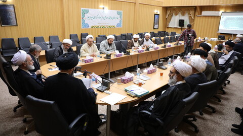 تصاویر/ جلسه آیت الله اعرافی با نماینده ولی فقیه و اعضای شورای استان اردبیل و اعطای احکام