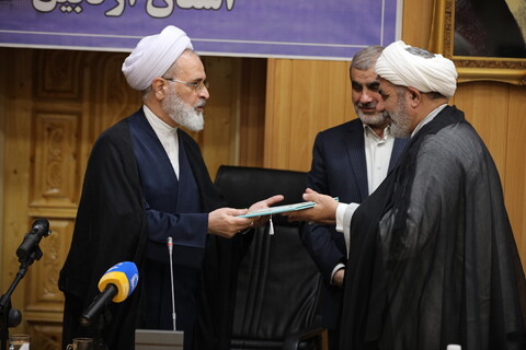 تصاویر/ جلسه آیت الله اعرافی با نماینده ولی فقیه و اعضای شورای استان اردبیل و اعطای احکام