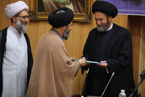 تصاویر/جلسه نماینده محترم ولی فقیه و اعضای شورای استان تصاویر/ جلسه آیت الله اعرافی با نماینده ولی فقیه و اعضای شورای استان اردبیل و اعطای احکامبا آیت الله اعرافی