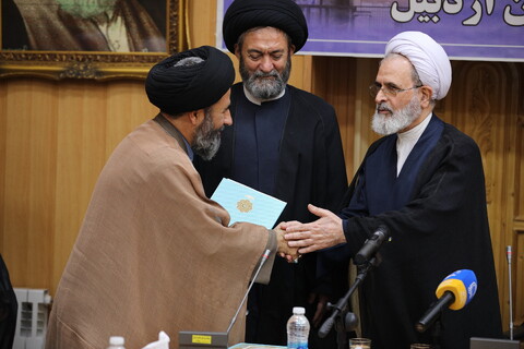 تصاویر/ جلسه آیت الله اعرافی با نماینده ولی فقیه و اعضای شورای استان اردبیل و اعطای احکام