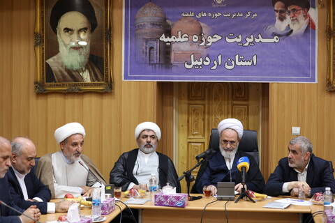 تصاویر/جلسه هسته مرکزی نیروهای انقلابی استان اردبیل با آیت الله اعرافی