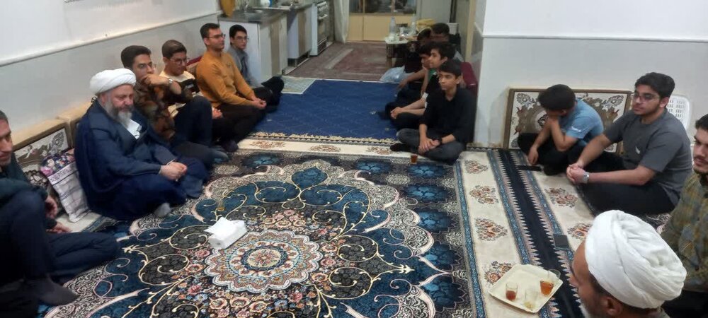 جوانان نخبه آران و بیدگل، دغدغه‌هایشان را با امام جمعه شهر در میان گذاشتند