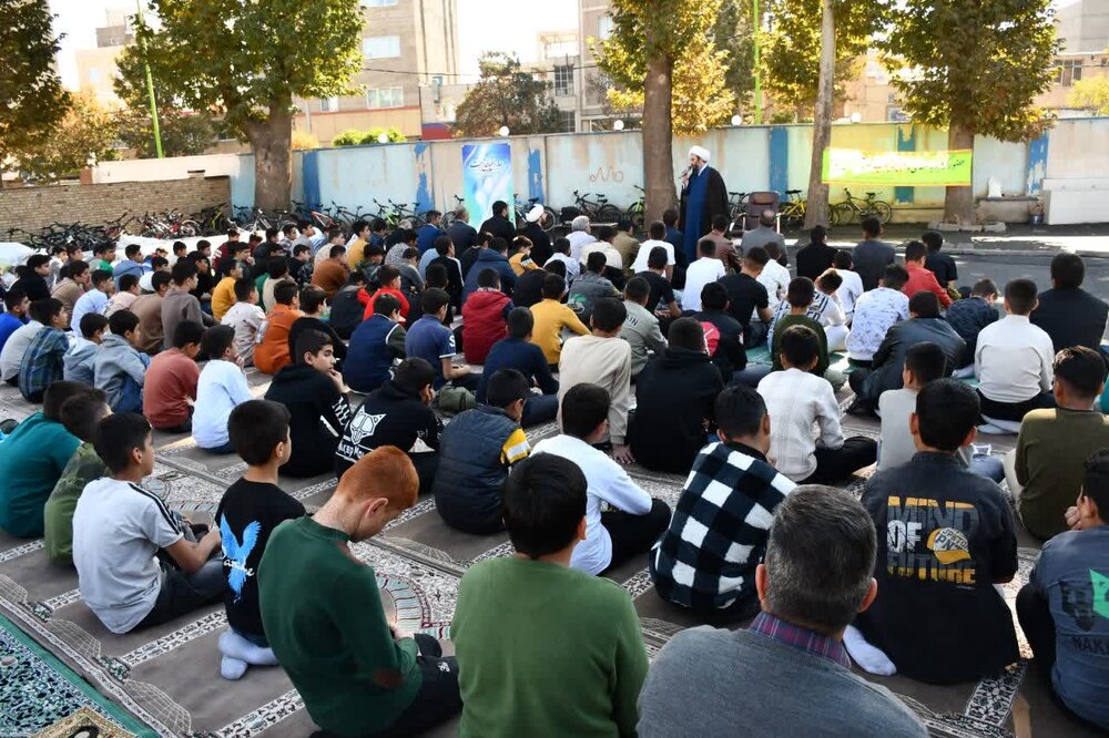 تصاویر/ حضور امام جمعه شهرستان خوی در جمع دانش آموزان دبیرستان شادروان امین حکیمی
