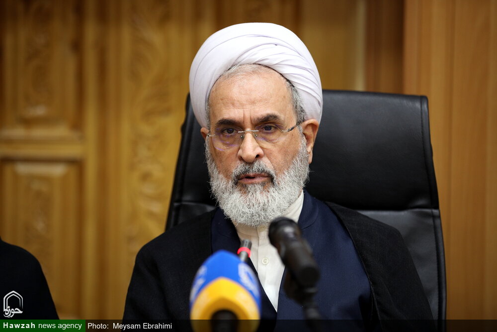 صد طرح تحول در مدیریت حوزه علمیه برنامه‌ریزی شده است/ زبان و ادب فارسی توسط دانش‌آموختگان حوزه قم در جهان گسترش یافته است