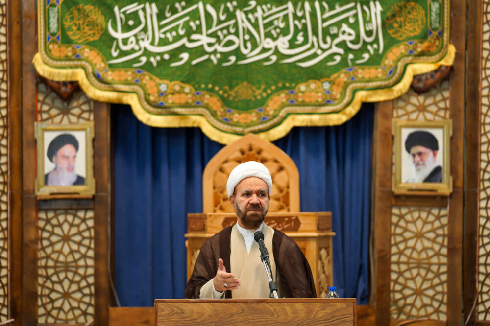 دشمن با چهره بومی و شعارهای ایرانی در پی نفوذ مجدد است