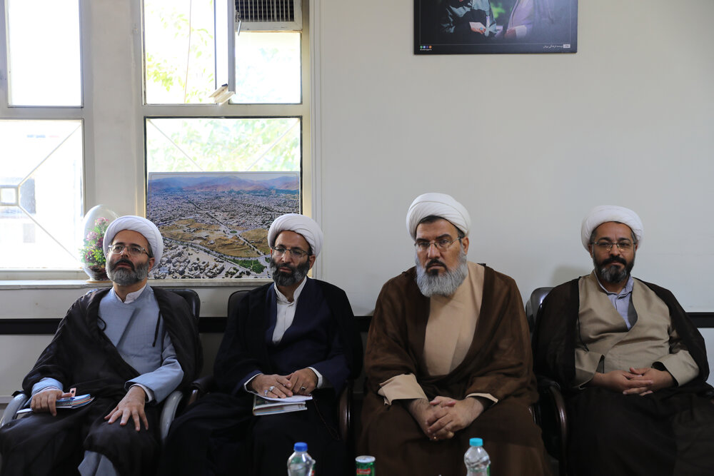 بررسی چالشها و راهکارهای ارتقای حوزه علمیه همدان با حضور هیئت شورای عالی+تصاویر