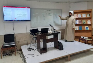 فیلم | نخستین دوره‌ نگارش پایان‌نامه‌ اسانید و طلاب مدارس علمیه کاشان