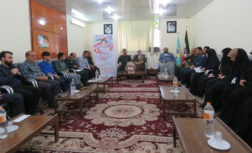 تصاویر/ دیدار فرماندهان واحدهای بسیج دانش‌آموزی با امام جمعه برازجان