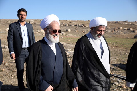 تصاویر/بازدید آیت الله اعرافی از زمین مفتاح سرین اردبیل