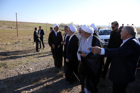 تصاویر/بازدید آیت الله اعرافی از زمین مفتاح سرین اردبیل