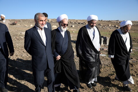 تصاویر/بازدید آیت الله اعرافی از زمین مفتاح سرین اردبیل