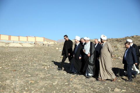 تصاویر/بازدید آیت الله اعرافی از زمین مفتاح سرین اردبیل