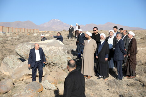 تصاویر/بازدید آیت الله اعرافی از زمین مفتاح سرین اردبیل