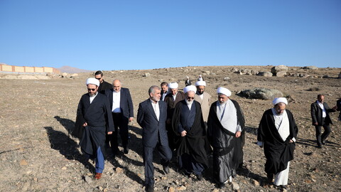 تصاویر/بازدید آیت الله اعرافی از زمین مفتاح سرین اردبیل