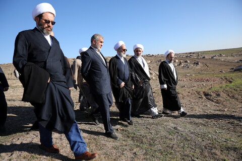 تصاویر/بازدید آیت الله اعرافی از زمین مفتاح سرین اردبیل