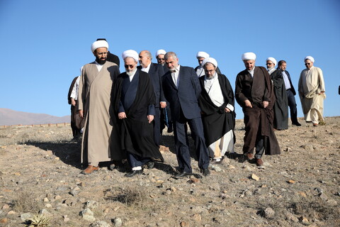 تصاویر/بازدید آیت الله اعرافی از زمین مفتاح سرین اردبیل