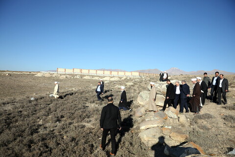 تصاویر/بازدید آیت الله اعرافی از زمین مفتاح سرین اردبیل