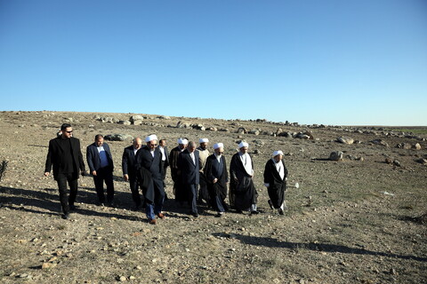 تصاویر/بازدید آیت الله اعرافی از زمین مفتاح سرین اردبیل