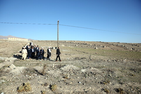 تصاویر/بازدید آیت الله اعرافی از زمین مفتاح سرین اردبیل