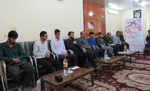 تصاویر/ دیدار فرماندهان واحدهای بسیج دانش‌آموزی با امام جمعه برازجان