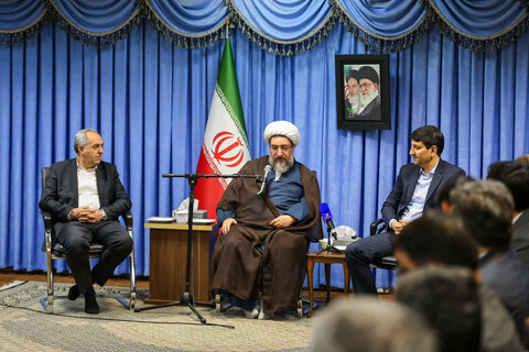 تصاویر | دیدار وزیر ارتباطات و فناوری اطلاعات با نماینده ولی فقیه در استان آذربابجان شرقی