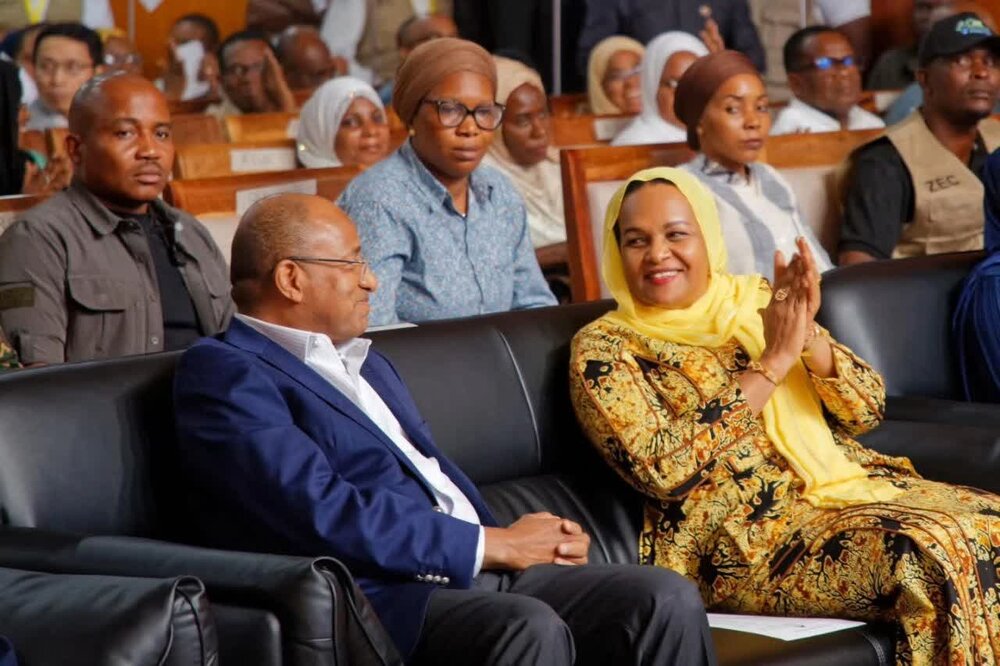 Mwinyi Arejea Ikulu Kwa Kishindo, Masoud Apatwa na Butwaa + Picha