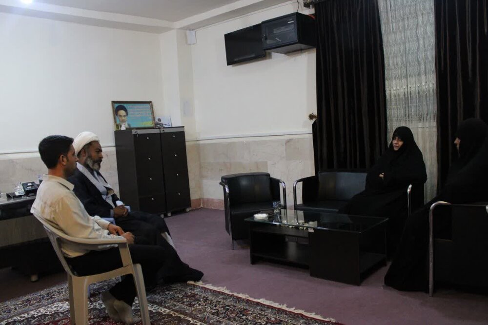 بازدید مدیر حوزه علمیه خواهران هرمزگان از مدرسه علمیه حضرت زینب(س) میناب+تصاویر