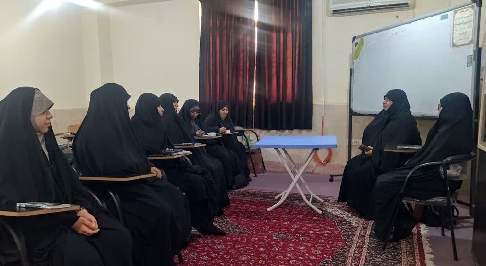 بازدید مدیر حوزه علمیه خواهران هرمزگان از مدرسه علمیه حضرت زینب(س) میناب+تصاویر