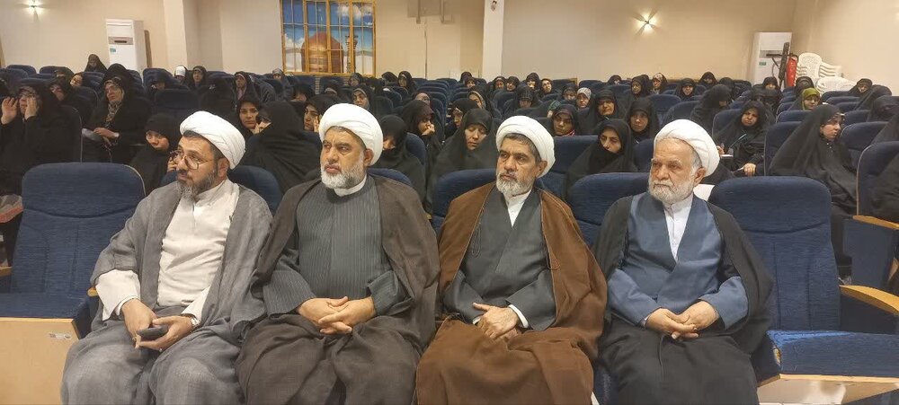 مراسم اختتامیه رقابت علمی طلاب حوزه های علمیه خواهران کشور در مشهد مراسم اختتامیه رقابت علمی طلاب حوزه های علمیه خواهران کشور در مشهد