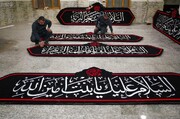 ورشة التطريز في العتبة العلويّة المقدّسة تجهز اللافتات الخاصّة بذكرى شهادة السيدة الزهراء (ع)