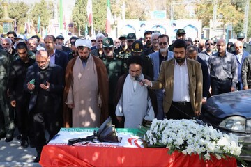 تصاویر/ مراسم تشییع و خاکسپاری جانباز سرافراز سرتیپ دوم خلبان محمد طیبی در اراک