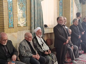 حضور نماینده ولی فقیه در استان مرکزی در مراسم ترحیم خلبان شهید محمد طیبی