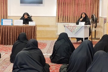 برگزاری کرسی «بایدها و نبایدهای فعالیت اجتماعی زنان با توجه به سیره حضرت خدیجه(س)» در خلخال+ عکس