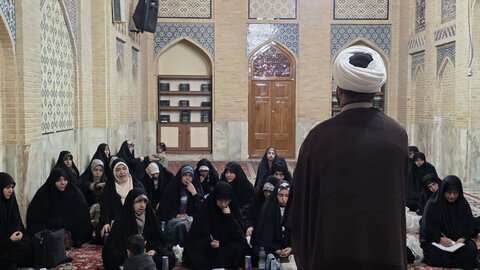 تصاویر/ اردوی طلیعه حضور طلاب جدیدالورود مدرسه علمیه نرجسیه سیرجان در شهر شیراز