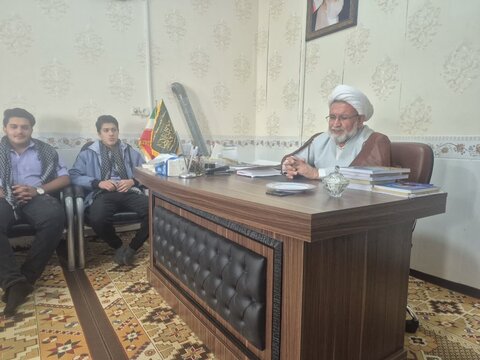 تصاویر/ دیدار جمعی از دانش آموزان دبیرستان ابوذر با امام جمعه ابرکوه