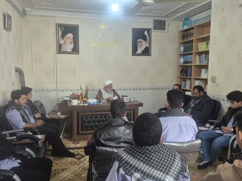 تصاویر/ دیدار جمعی از دانش آموزان دبیرستان ابوذر با امام جمعه ابرکوه