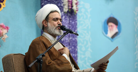 خطیب حرم حضرت معصومہ (س): اللہ نے توحید کے فوراً بعد والدین کے ساتھ نیکی کا حکم دیا