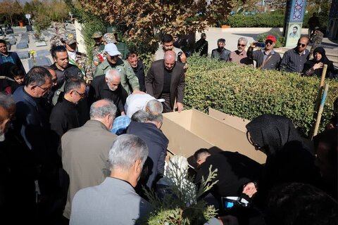 تصاویر/مراسم تشییع و خاکسپاری جانباز سرافراز سرتیپ دوم خلبان محمد طیبی در اراک