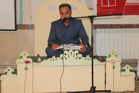 تصاویر/ برگزاری محفل انس با قرآن ویژه هفته دانش‌آموز در مدرسه آزادگان کامیاران