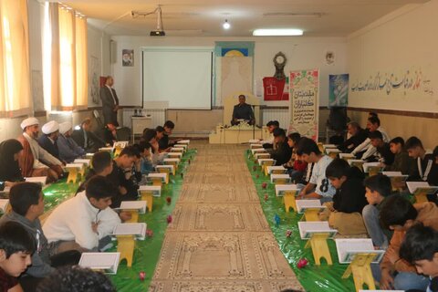 تصاویر/ برگزاری محفل انس با قرآن ویژه هفته دانش‌آموز در مدرسه آزادگان کامیاران