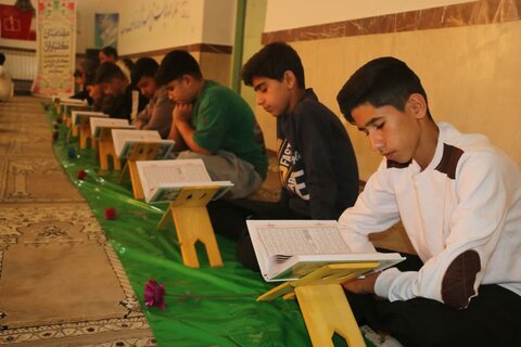 تصاویر/ برگزاری محفل انس با قرآن ویژه هفته دانش‌آموز در مدرسه آزادگان کامیاران