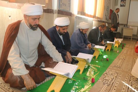 تصاویر/ برگزاری محفل انس با قرآن ویژه هفته دانش‌آموز در مدرسه آزادگان کامیاران
