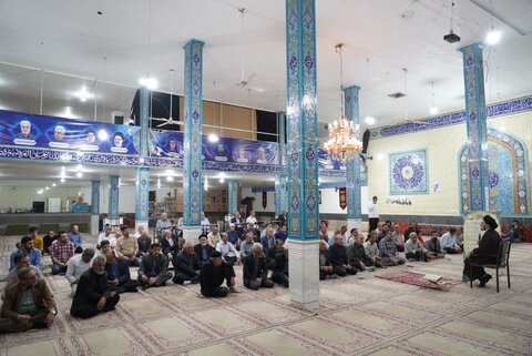 تصاویر/اقامه نماز مغرب و عشاء به امامت نماینده ولی‌فقیه در لرستان در مسجد امام حسن عسکری(ع)خرم آباد