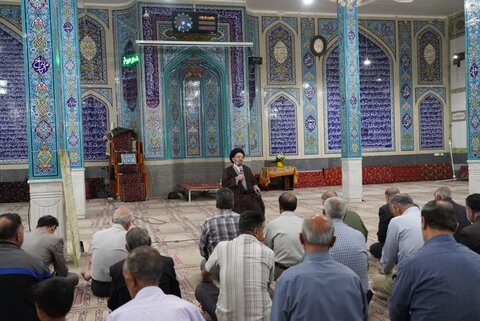 تصاویر/اقامه نماز مغرب و عشاء به امامت نماینده ولی‌فقیه در لرستان در مسجد امام حسن عسکری(ع)خرم آباد