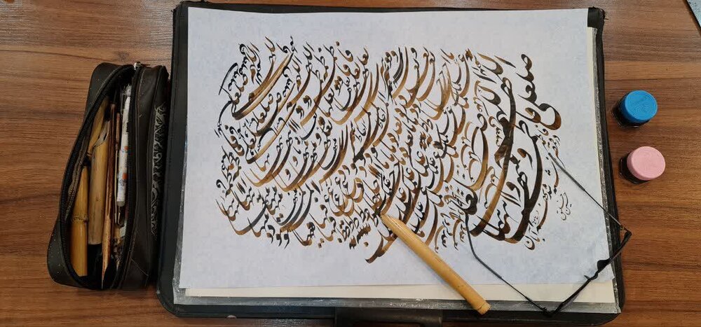 رویداد خوشنویسی مشق گل یاس در قمصر برگزار شد+عکس