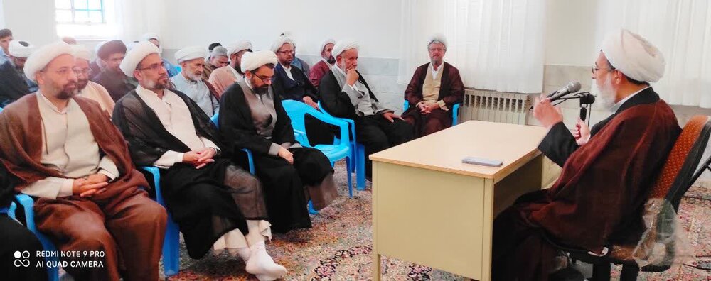 نشست بصیرتی طلاب و روحانیت شهرستان انار برگزار شد+عکس