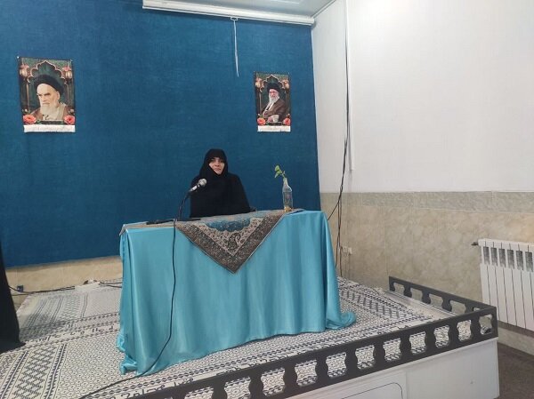 توصیه مدیر مدرسه علمیه حضرت زهرا(س) احمدآباد به طلاب برای جدیت در مسیر سلوک