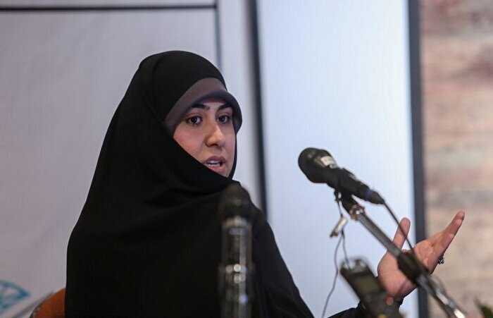 حلقههای میانی؛ بازتعریف رابطهٔ مردم و حاکمیت در نظام اسلامی / دنبال راه حلهای شاذ نگردیم؛ رهبری با زبان ساده مسیر سعادت را نشان داده است