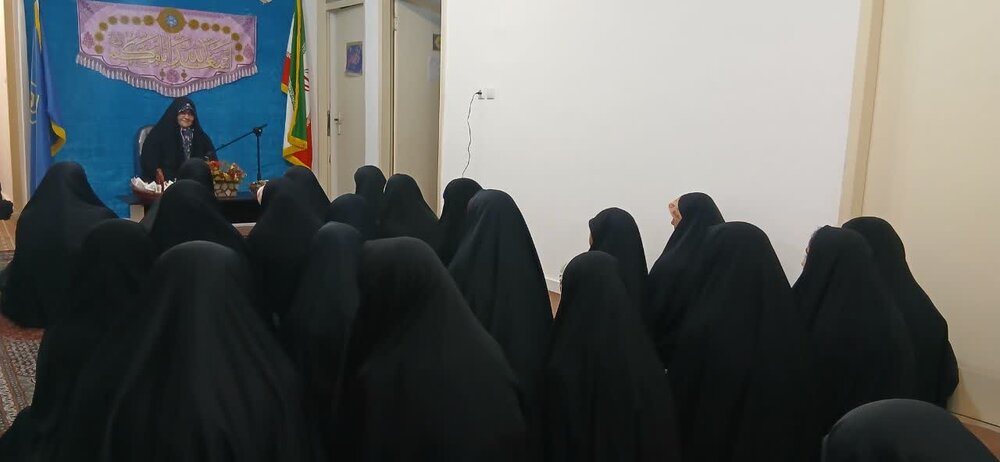 برگزاری مراسم معنوی و فرهنگی «شبی با حوزه» در مدرسه علمیه الهیه ساوه+عکس