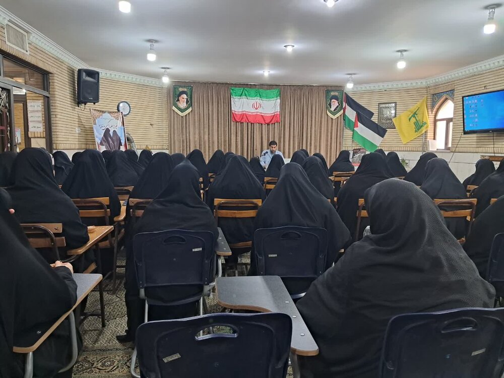 زن مسلمان همچون زینب کبری(س) در میدان جهاد تبیین نقش‌آفرین باشد